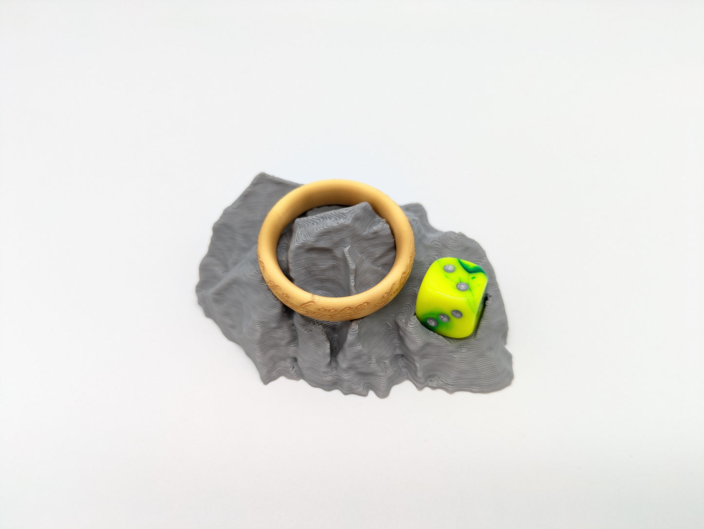 „Der Eine Ring“ - Token auf Stein