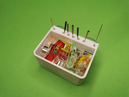 Nähmaschinen-Box mit Saugnäpfen