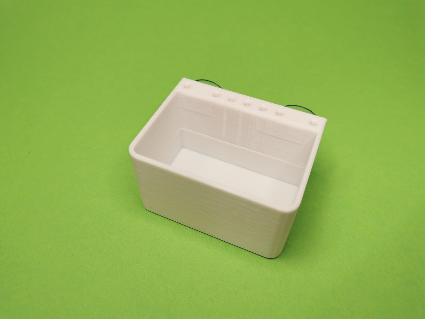 Nähmaschinen-Box mit Saugnäpfen