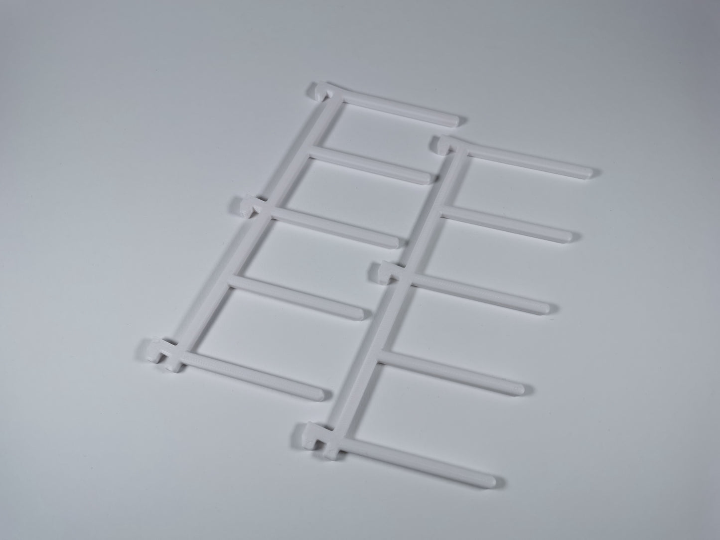 Hakenleisten für Garnrollen und Unterspulen