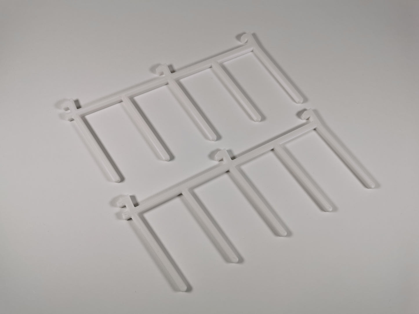 Hakenleisten für Garnrollen und Unterspulen