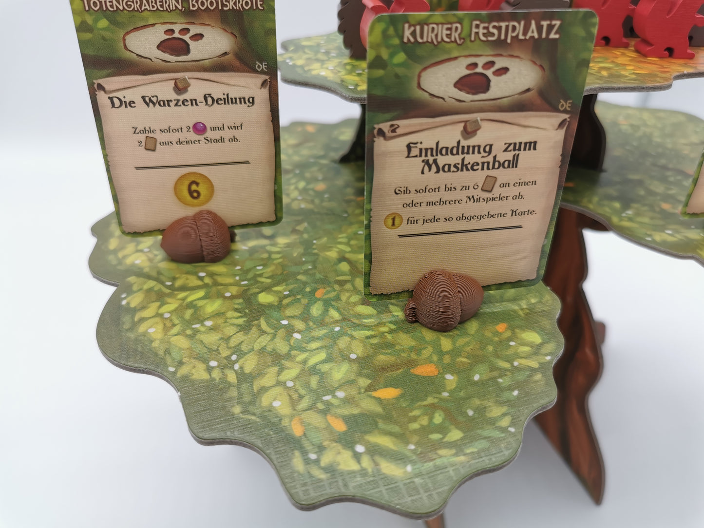 Eichel als Kartenhalter