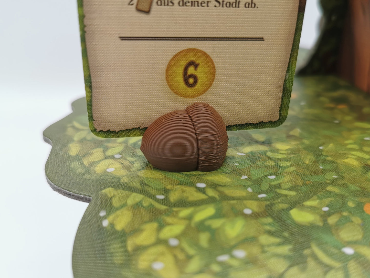 Eichel als Kartenhalter